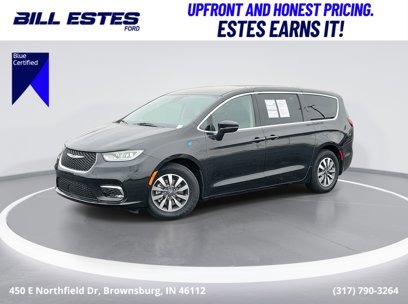 Used 2022 Chrysler Pacifica Touring-L w/ Uconnect Theater Family Group