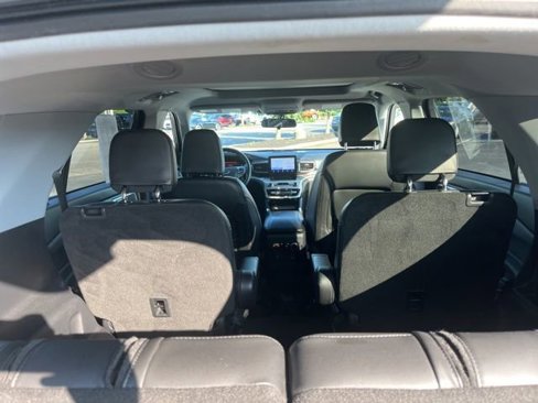 Certified 2022 Ford Explorer XLT w/ Equipment Group 202A image 15