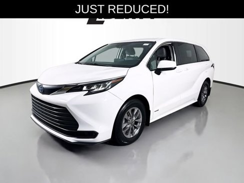 Used 2021 Toyota Sienna LE image 7
