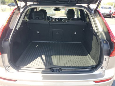 Used 2023 Volvo XC60 B5 Plus w/ Climate Package image 7