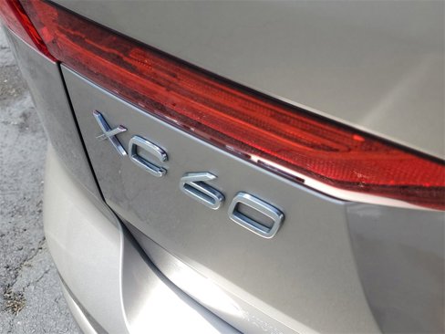 Used 2023 Volvo XC60 B5 Plus w/ Climate Package image 6