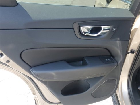 Used 2023 Volvo XC60 B5 Plus w/ Climate Package image 9