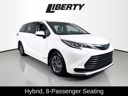 Used 2021 Toyota Sienna LE image 1