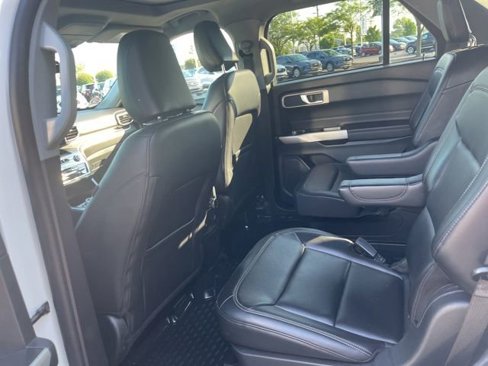 Certified 2022 Ford Explorer XLT w/ Equipment Group 202A image 16