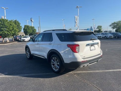 Certified 2022 Ford Explorer XLT w/ Equipment Group 202A image 3