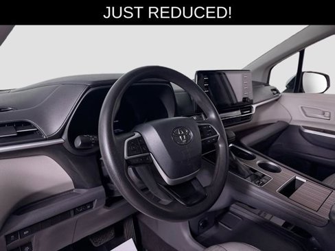 Used 2021 Toyota Sienna LE image 9