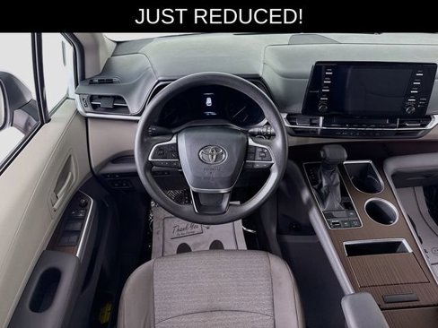 Used 2021 Toyota Sienna LE image 19