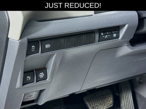 Used 2021 Toyota Sienna LE image 10