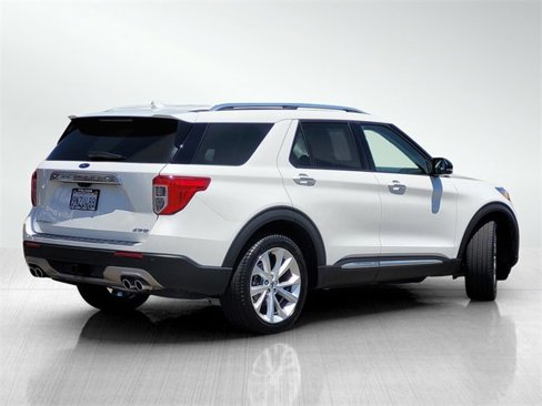 Certified 2024 Ford Explorer Platinum w/ Technology Package image 3
