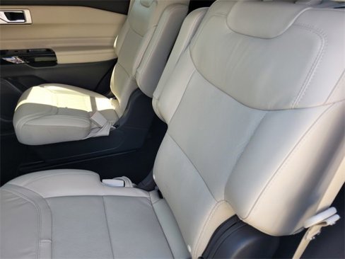 Certified 2024 Ford Explorer Platinum w/ Technology Package image 13