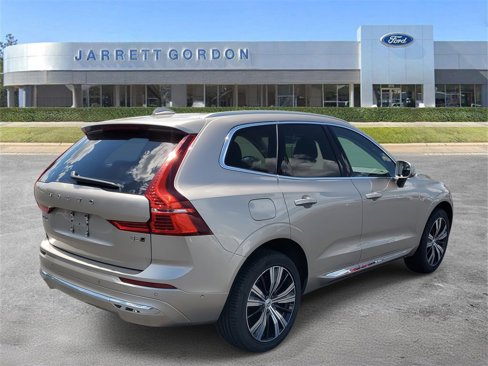Used 2023 Volvo XC60 B5 Plus w/ Climate Package image 3