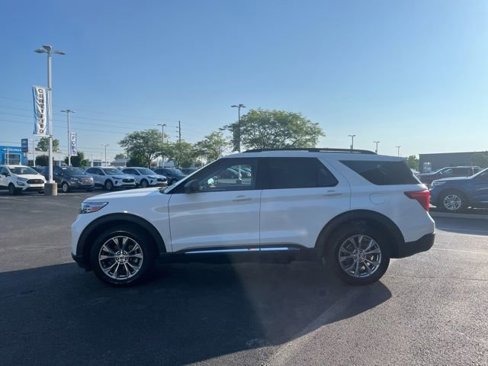 Certified 2022 Ford Explorer XLT w/ Equipment Group 202A image 2