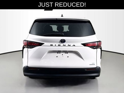 Used 2021 Toyota Sienna LE image 4